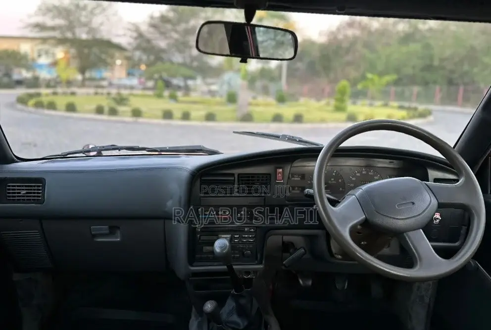 Toyota Hilux 1999 Red