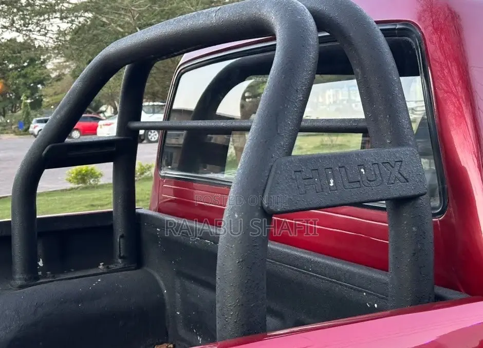 Toyota Hilux 1999 Red