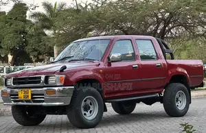 Toyota Hilux 1999 Red