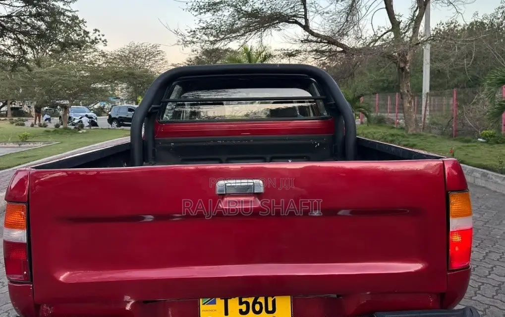 Toyota Hilux 1999 Red