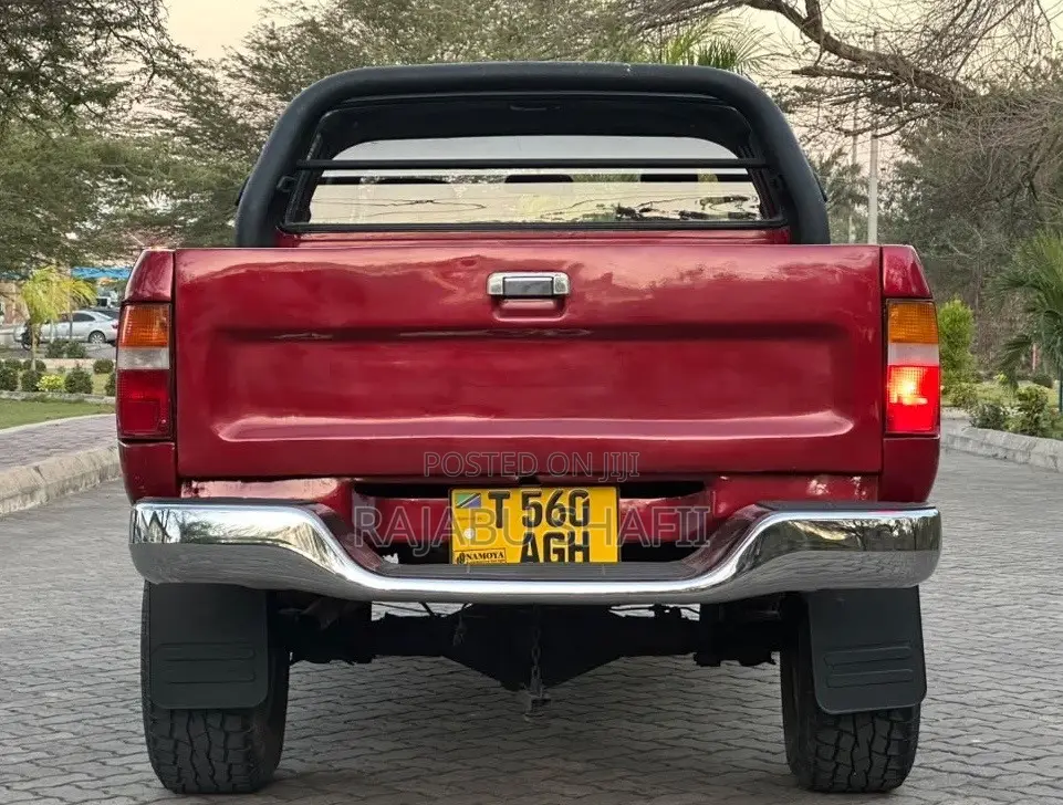 Toyota Hilux 1999 Red