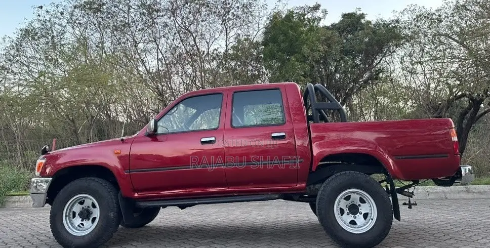 Toyota Hilux 1999 Red