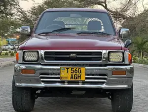 Toyota Hilux 1999 Red