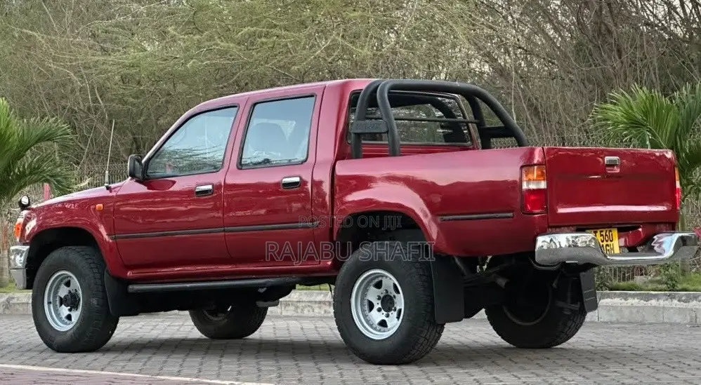 Toyota Hilux 1999 Red