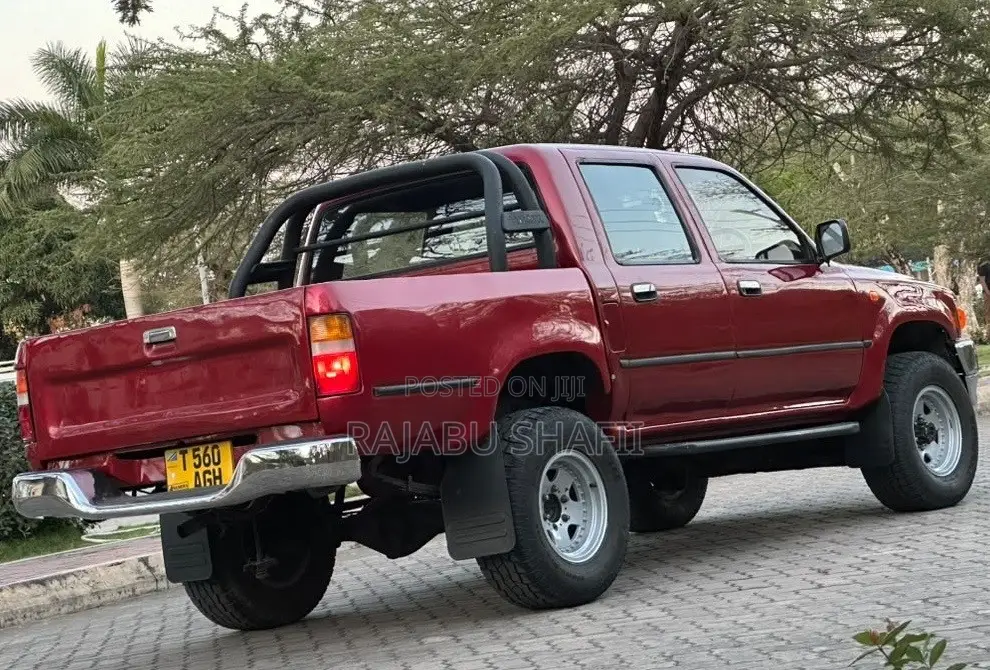 Toyota Hilux 1999 Red