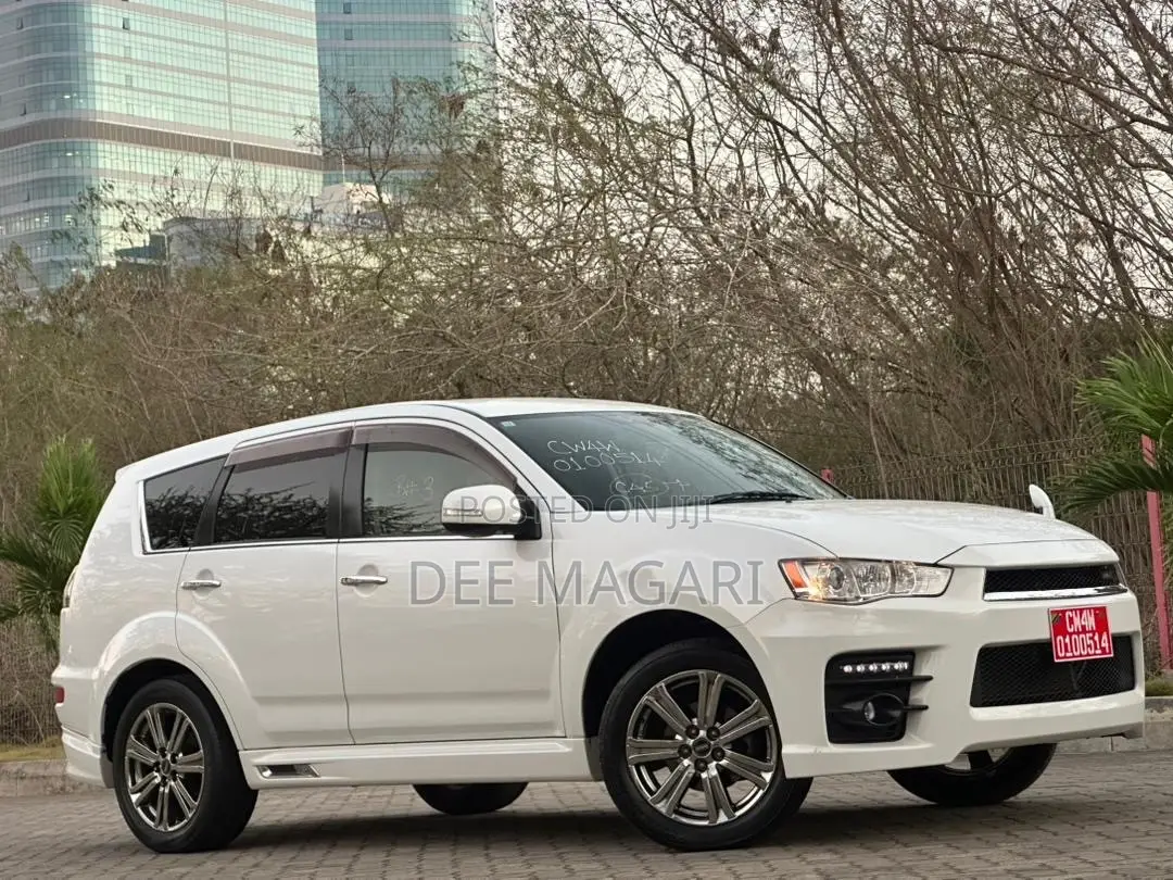Mitsubishi Outlander 2011 White