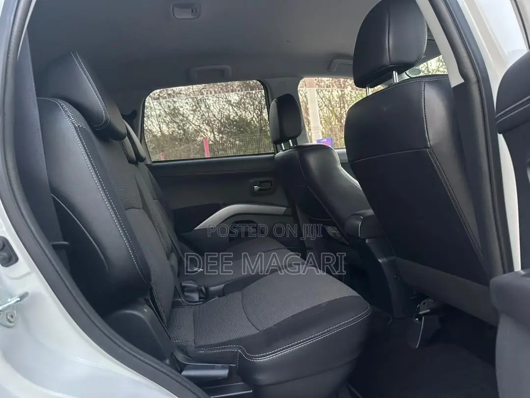 Mitsubishi Outlander 2011 White