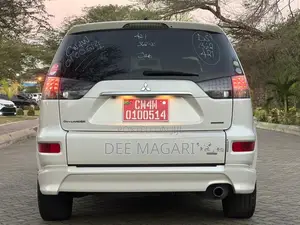 Mitsubishi Outlander 2011 White