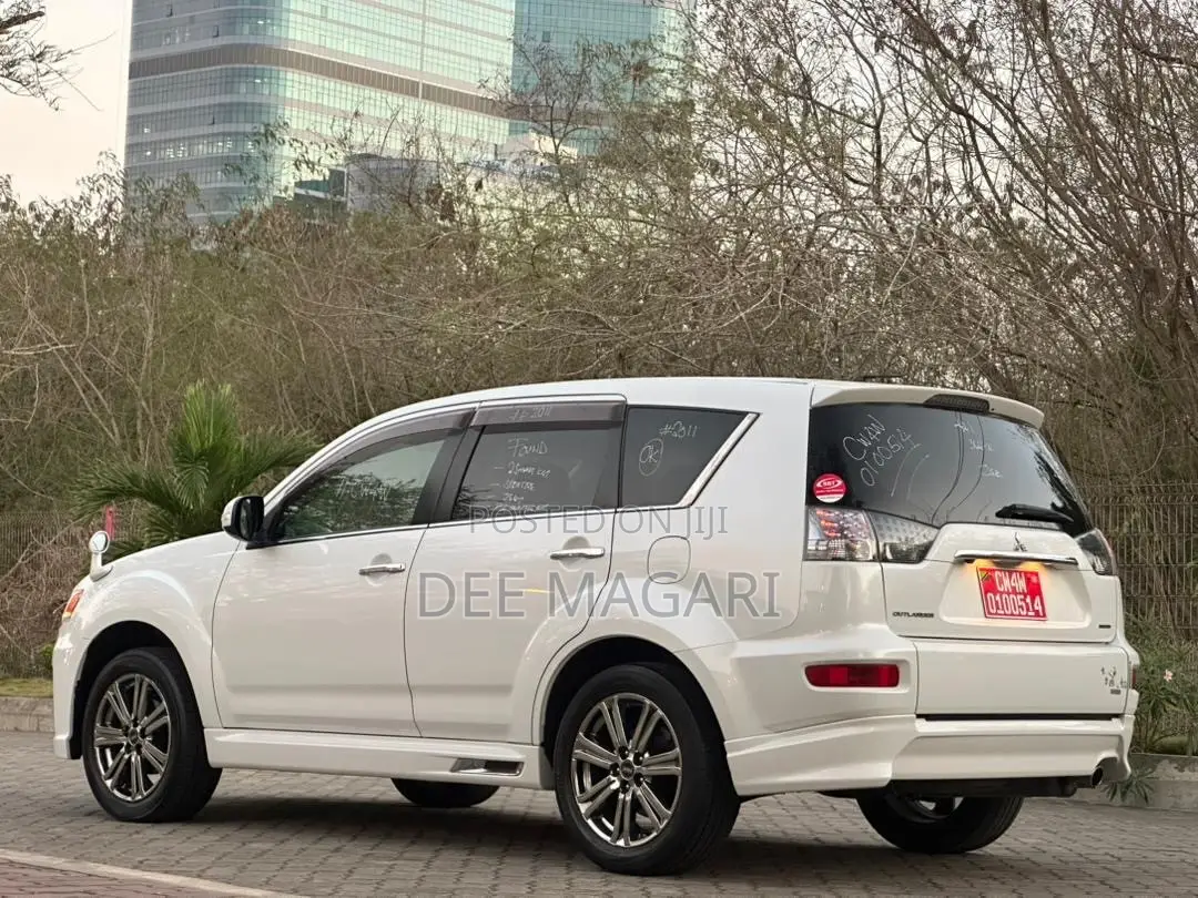 Mitsubishi Outlander 2011 White
