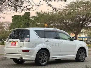 Mitsubishi Outlander 2011 White