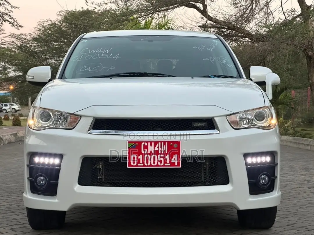 Mitsubishi Outlander 2011 White