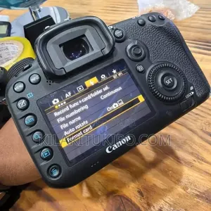 Canon EOS 7D Mark II & Canon EF-S 60mm F/2.8 Macro USM Fixed
