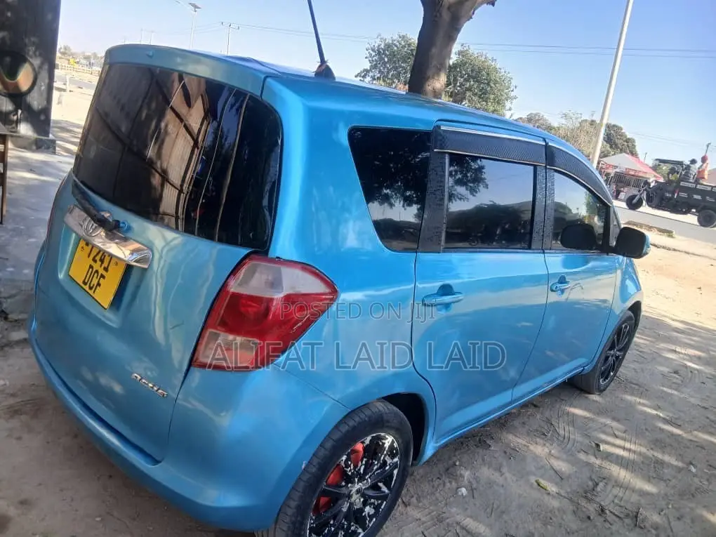 Toyota Ractis 1.3 FWD 2005 Blue