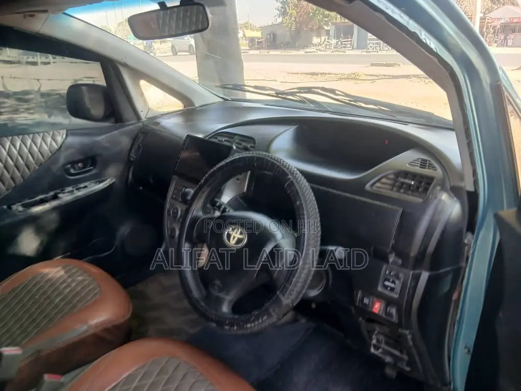Toyota Ractis 1.3 FWD 2005 Blue