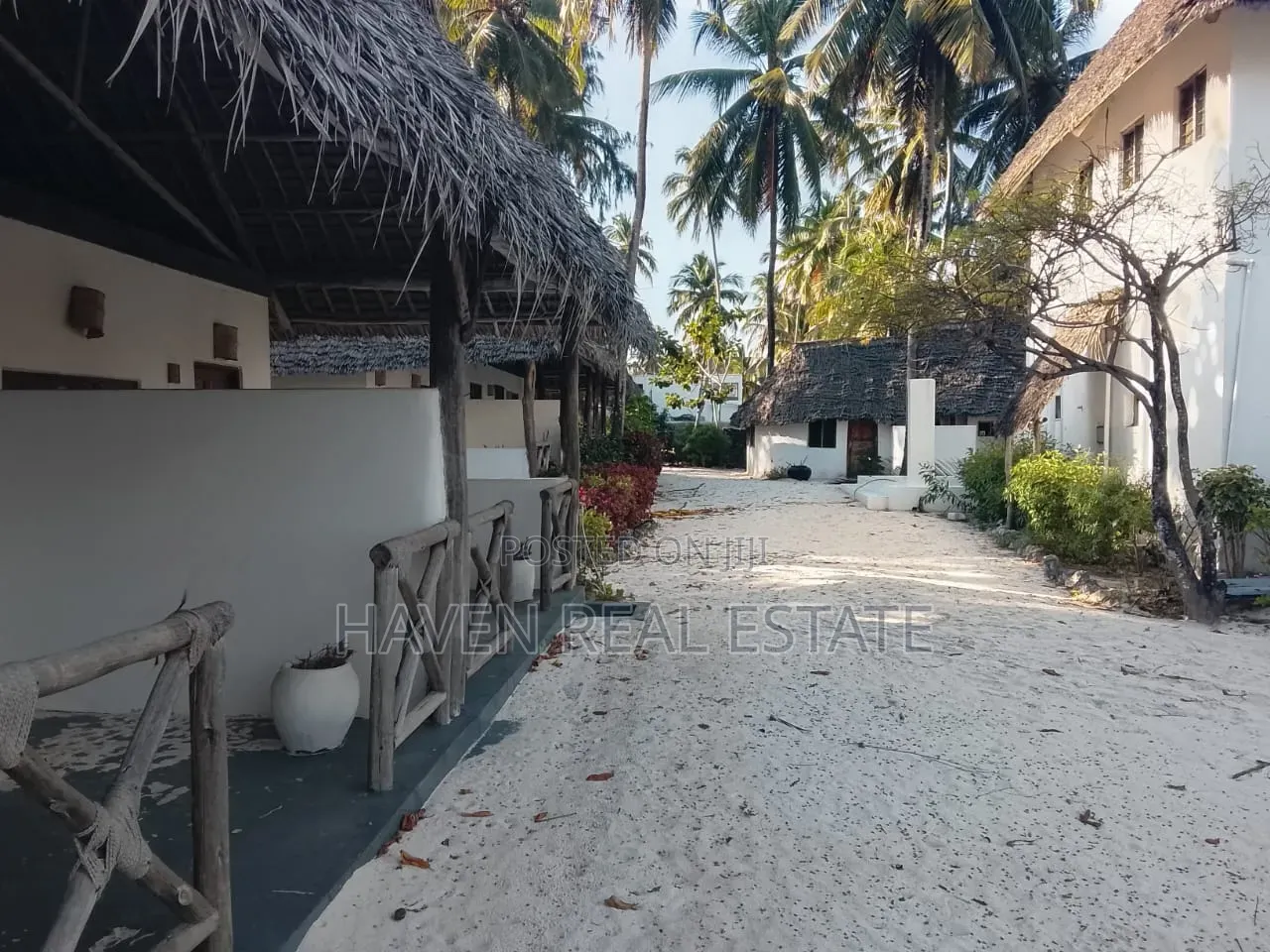 12bdrm House in Kati for sale