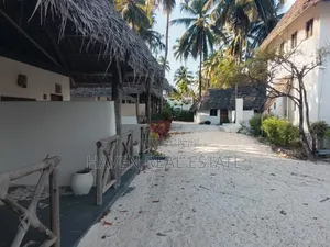 12bdrm House in Kati for sale