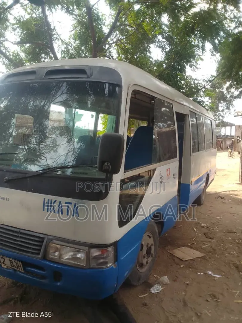 Toyota Coaster 2000 Blue