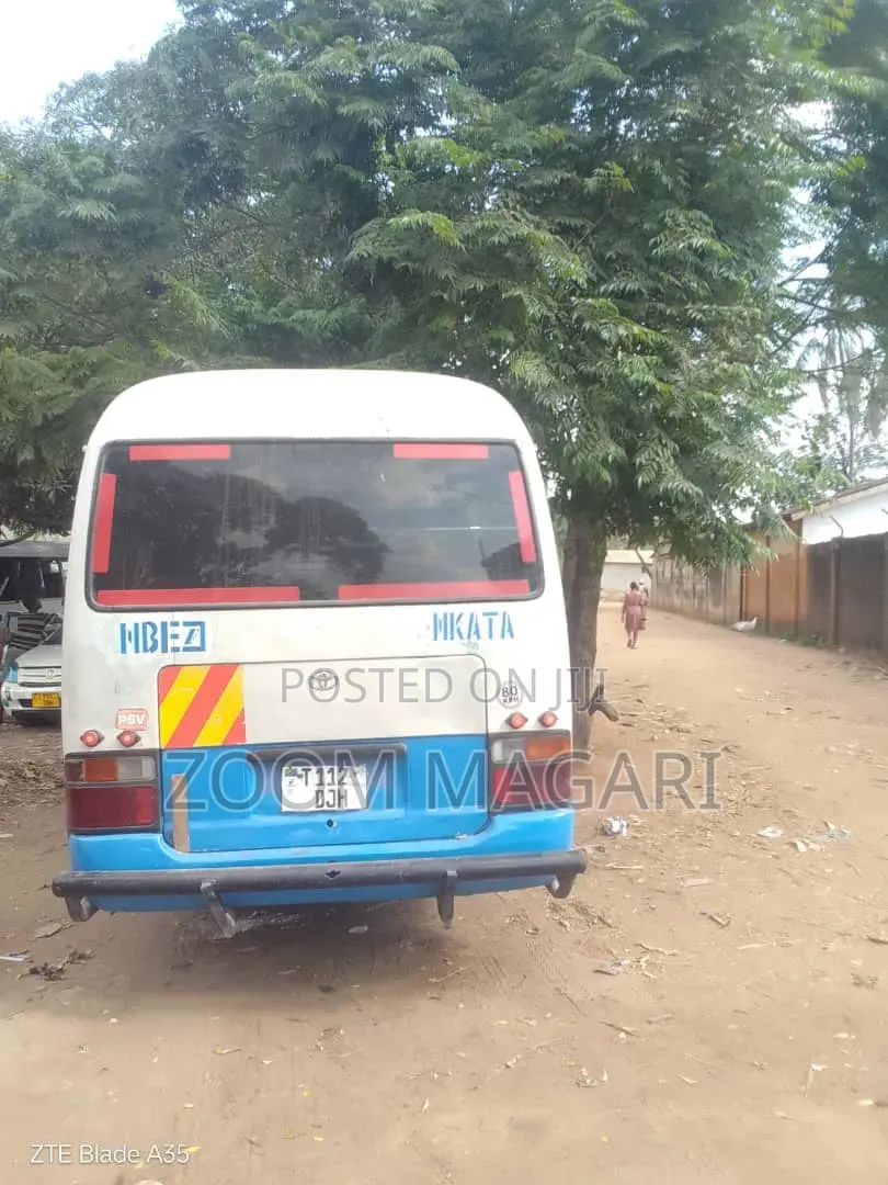 Toyota Coaster 2000 Blue