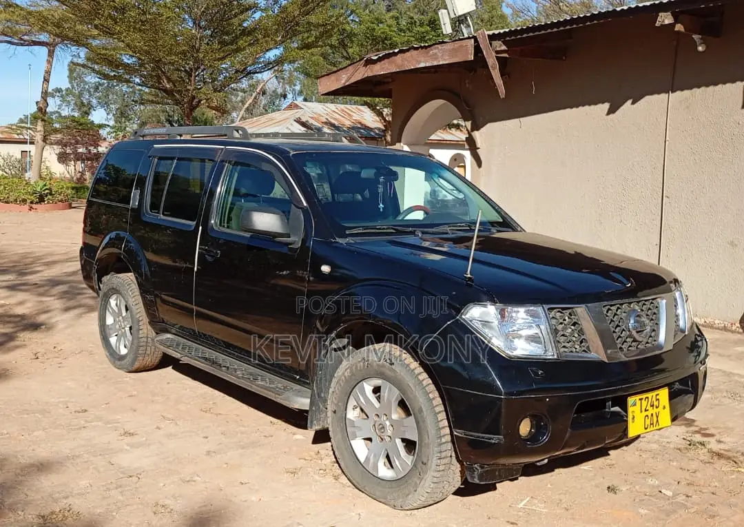 Nissan Pathfinder 2006 Black