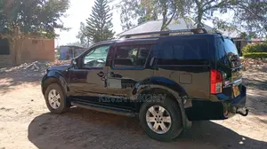 Nissan Pathfinder 2006 Black