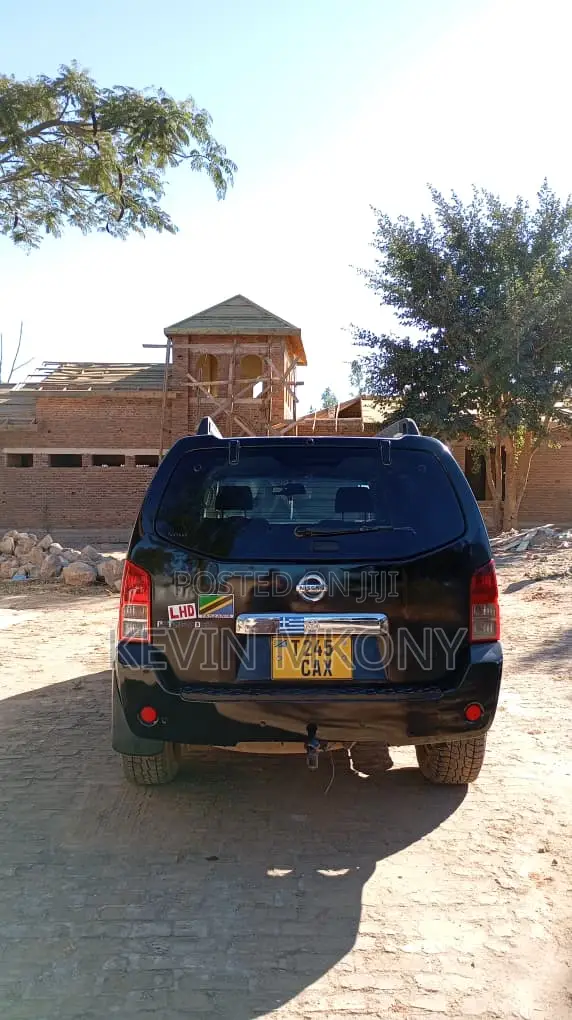 Nissan Pathfinder 2006 Black