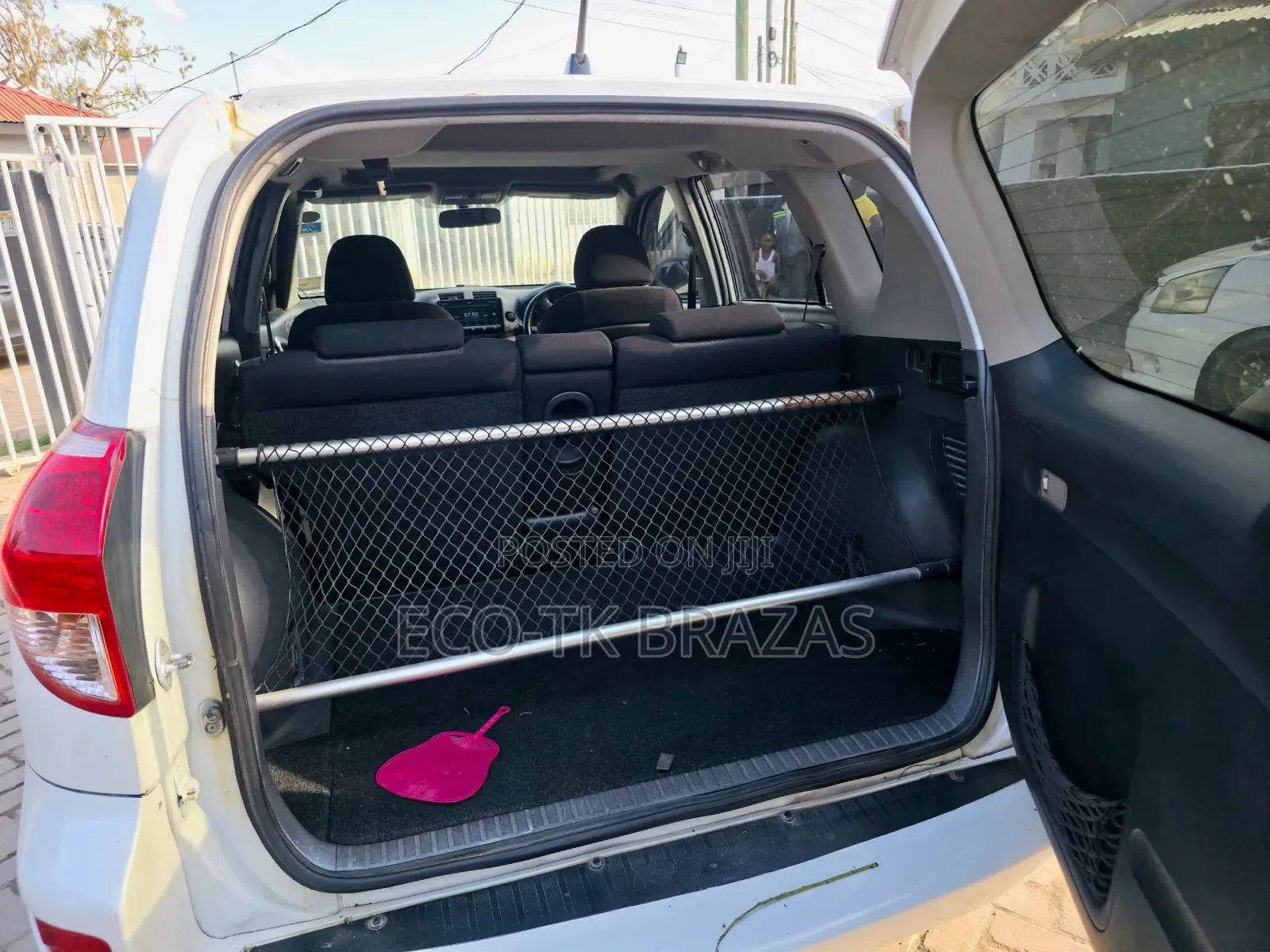 Toyota RAV4 1999 White