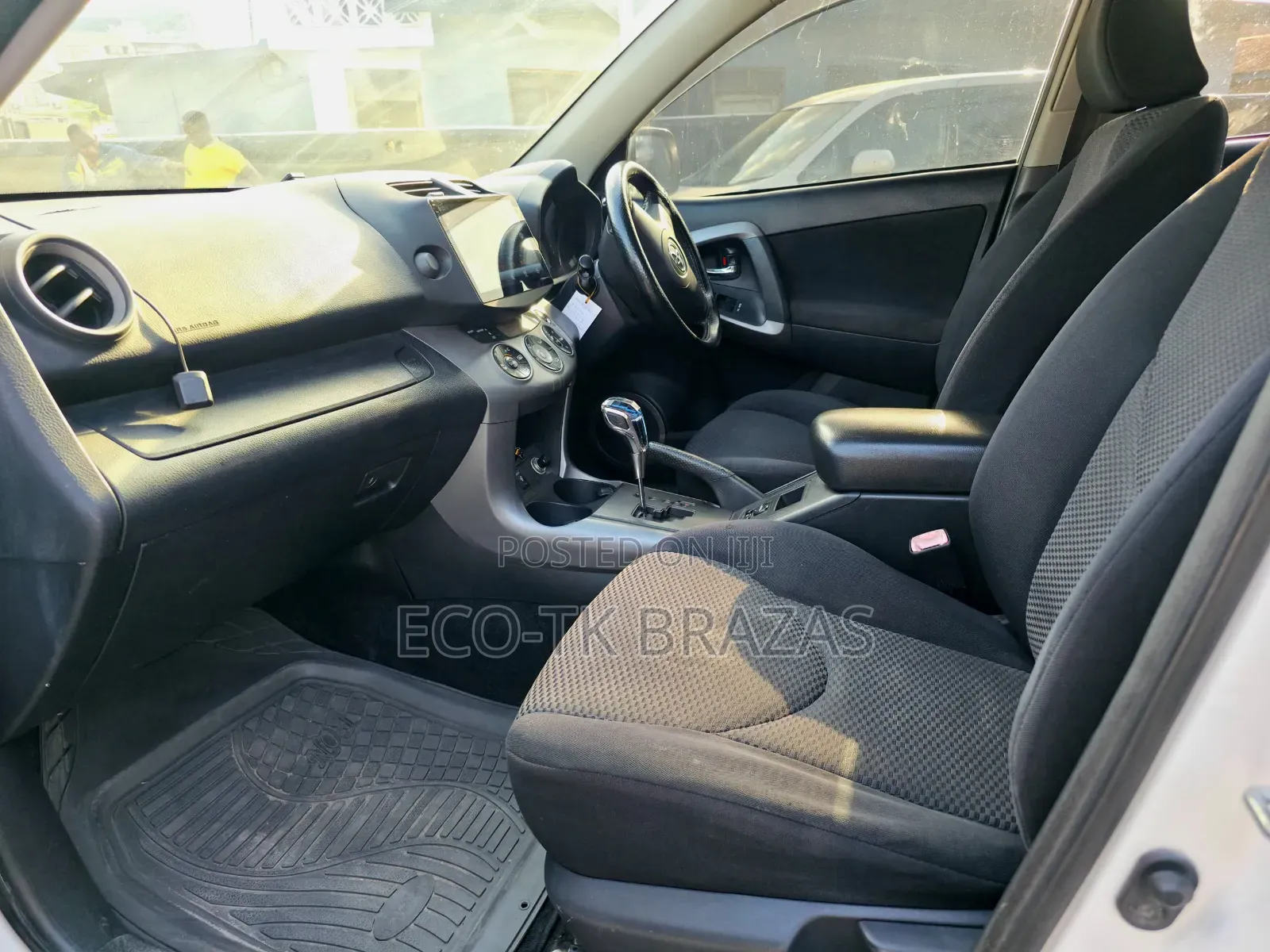 Toyota RAV4 1999 White