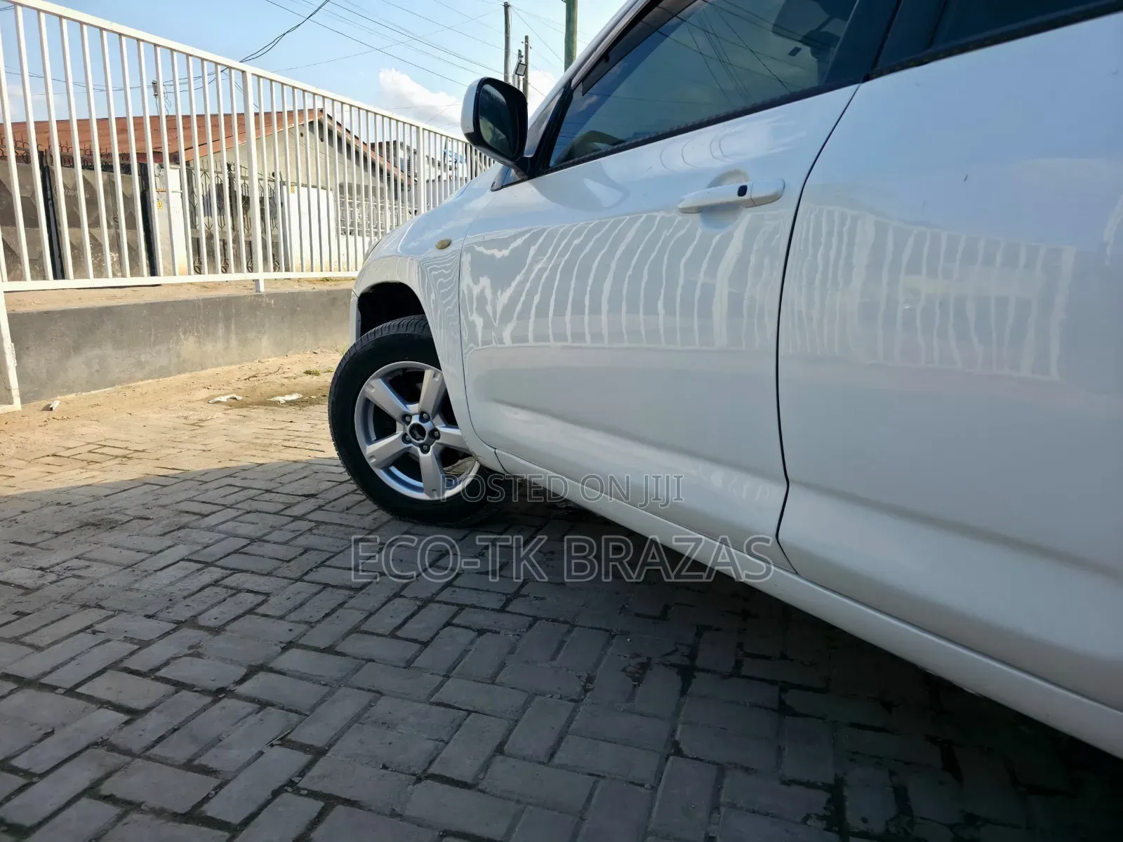 Toyota RAV4 1999 White