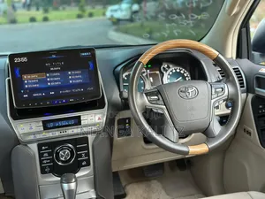Toyota Land Cruiser Prado 2022 White