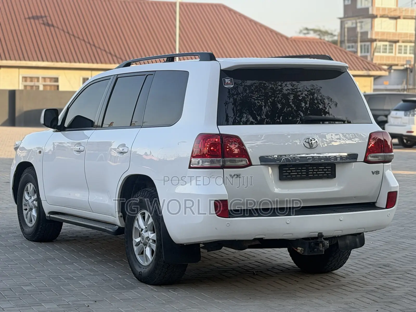 Toyota Land Cruiser 2011 White