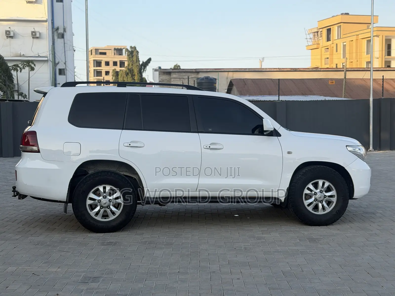 Toyota Land Cruiser 2011 White