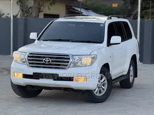 Toyota Land Cruiser 2011 White
