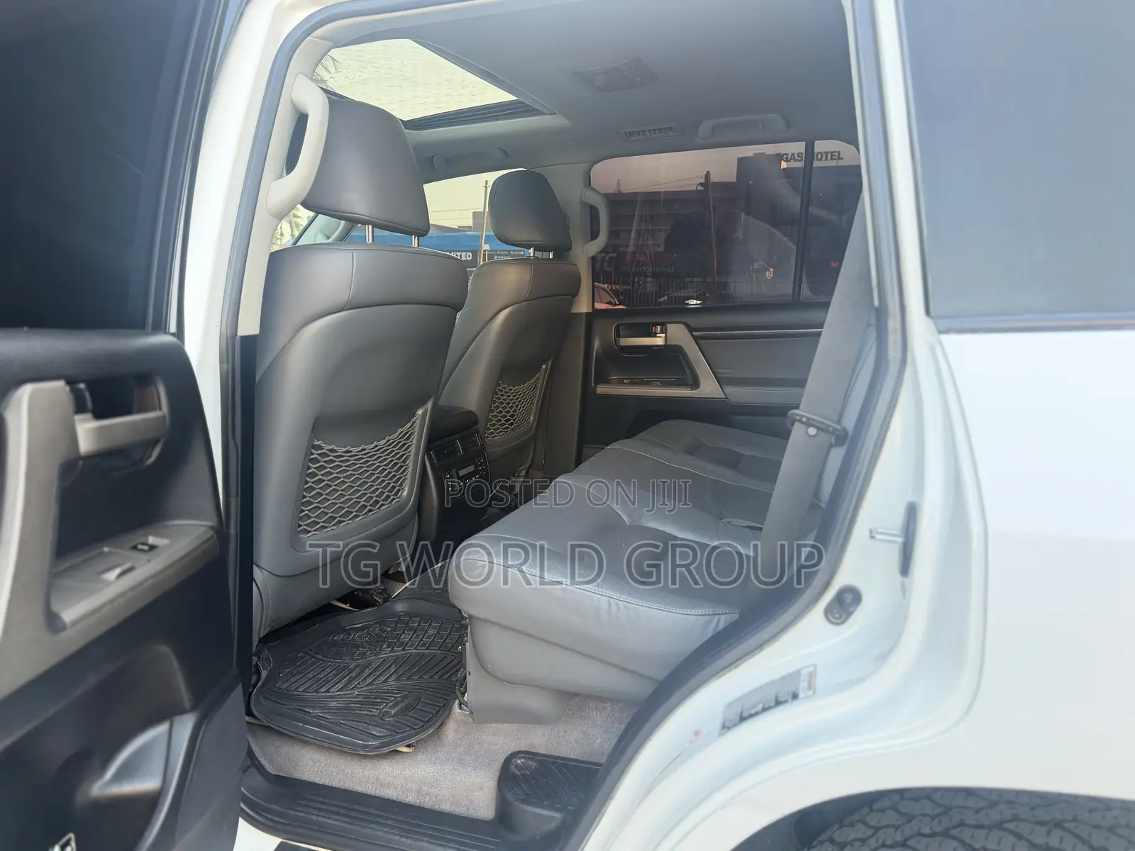 Toyota Land Cruiser 2011 White