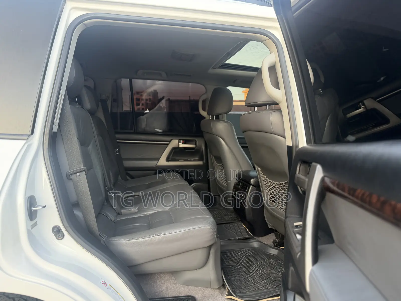 Toyota Land Cruiser 2011 White