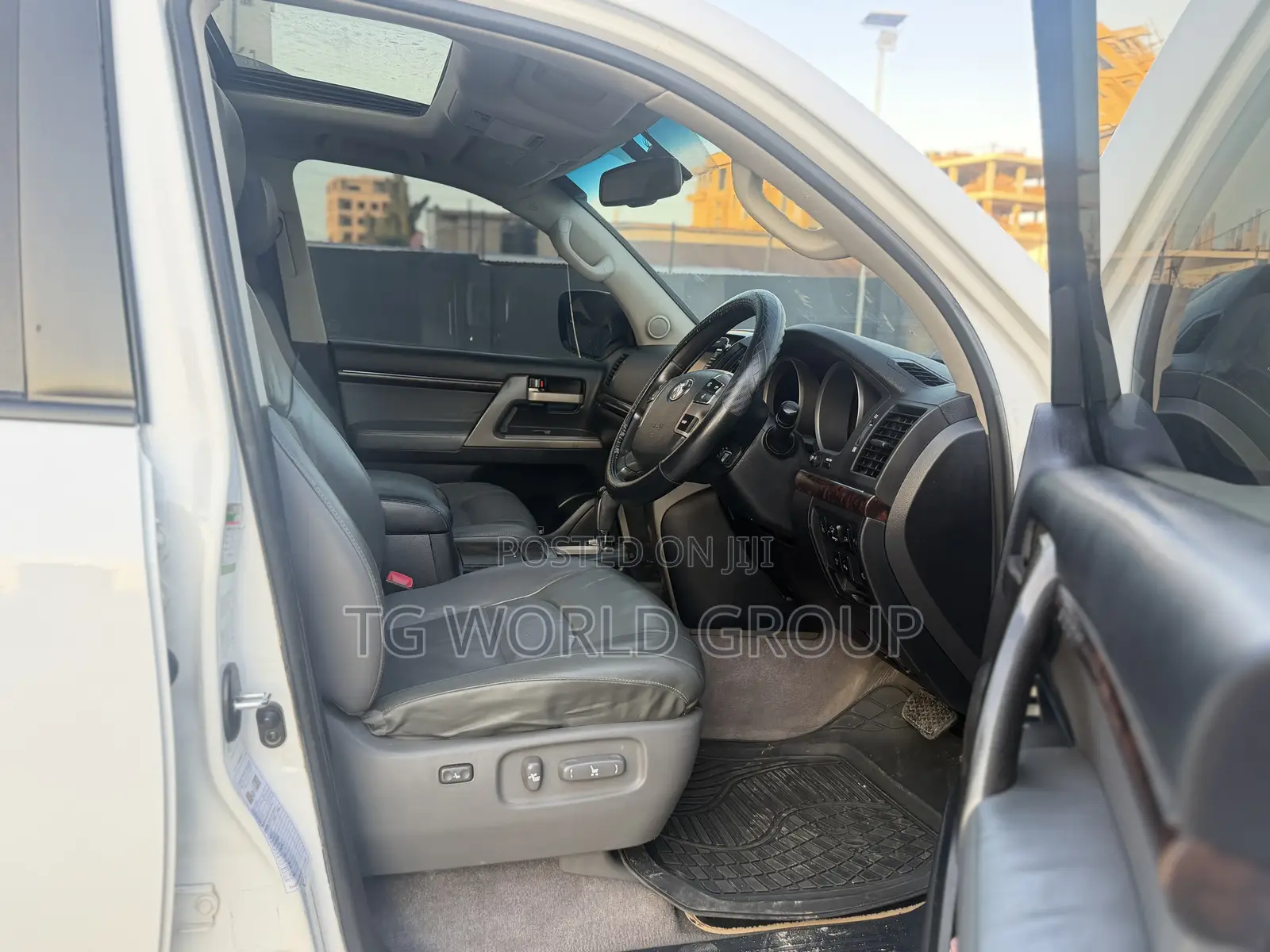 Toyota Land Cruiser 2011 White