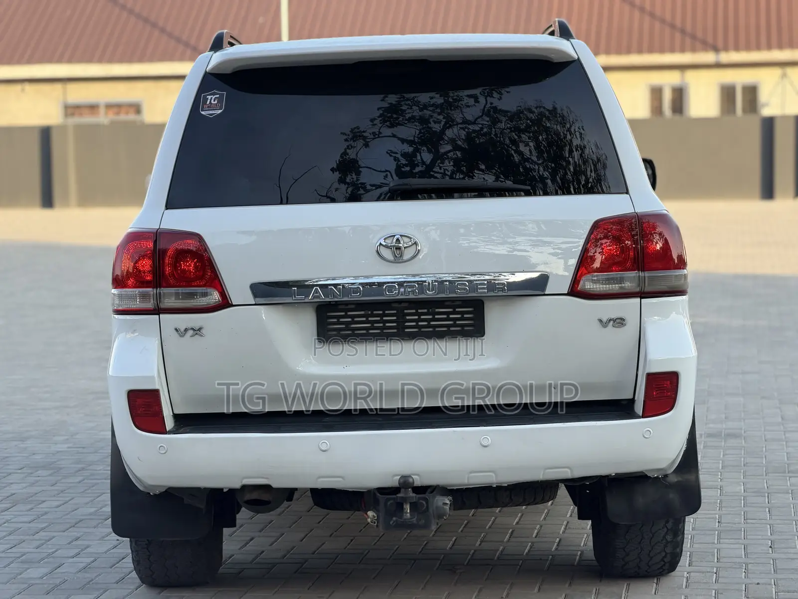 Toyota Land Cruiser 2011 White