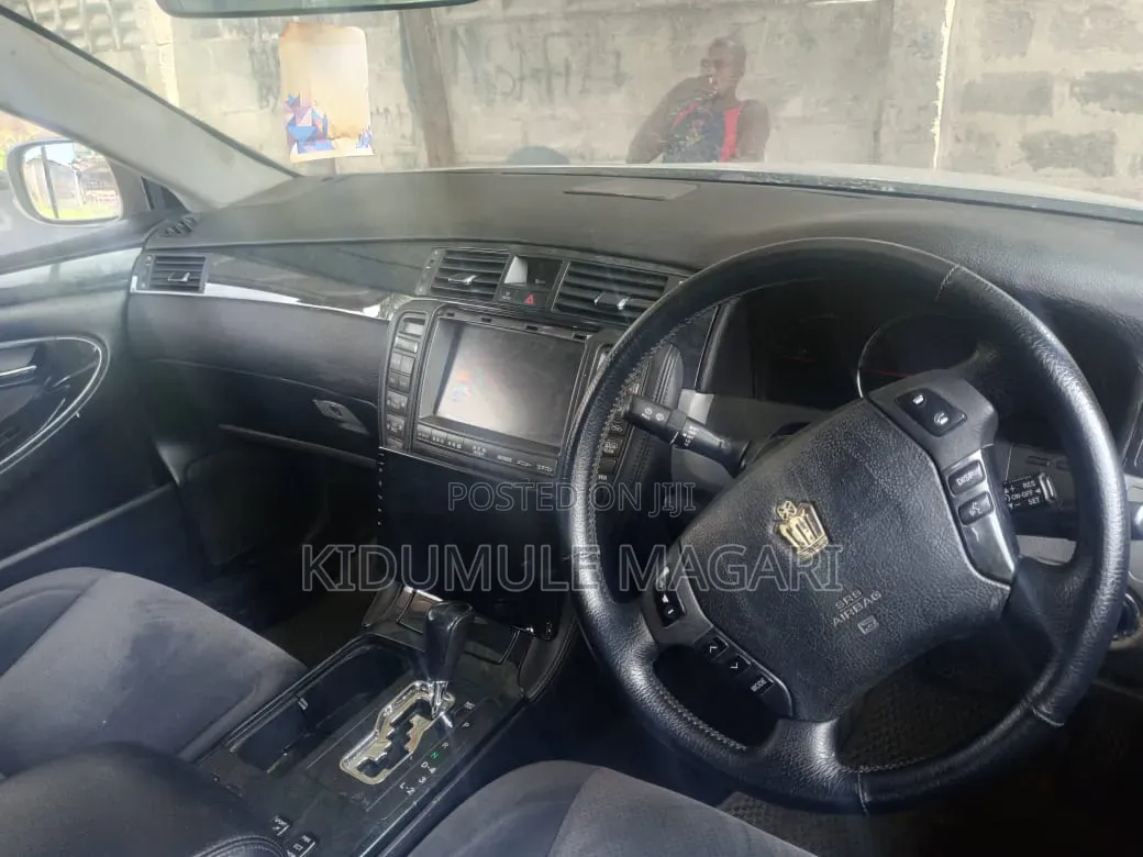 Toyota Crown 2004 Silver