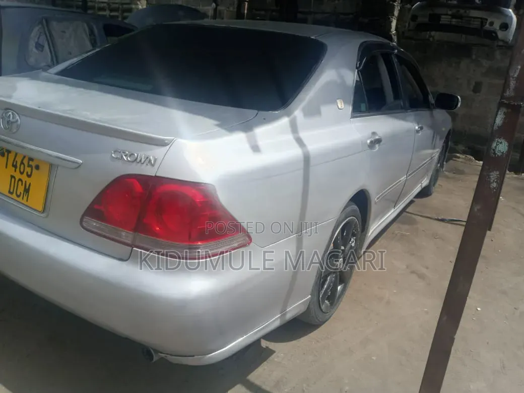 Toyota Crown 2004 Silver