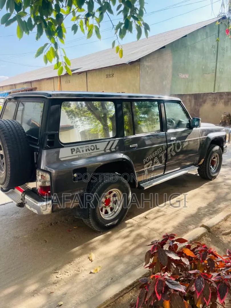 Nissan Patrol 1999 Gray