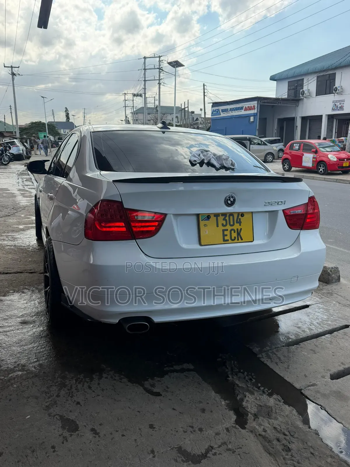 BMW 320i 2010 White