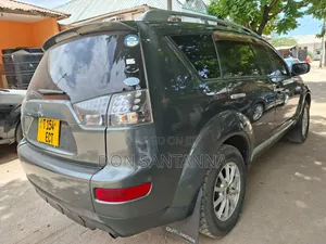 Mitsubishi Outlander 2011 Beige