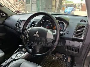Mitsubishi Outlander 2011 Beige