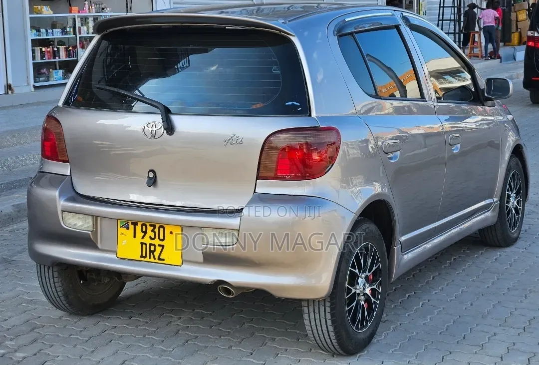 Toyota Vitz 2003 Silver