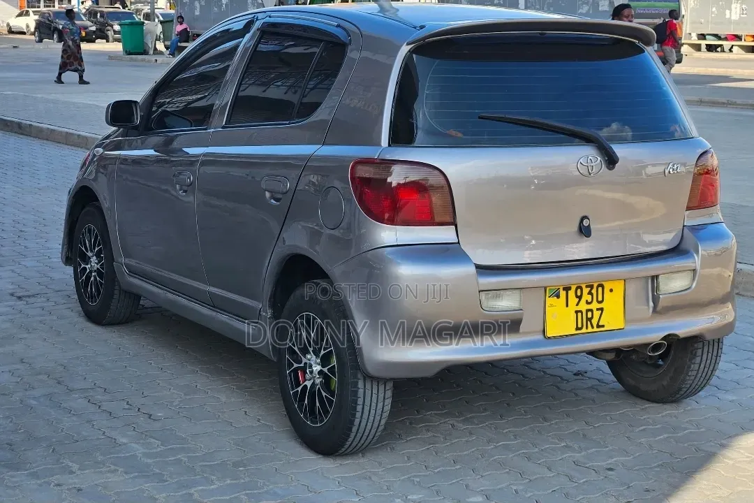 Toyota Vitz 2003 Silver