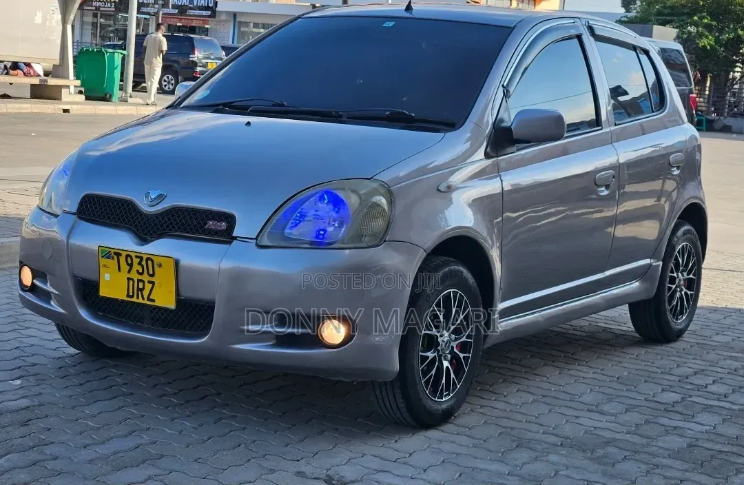 Toyota Vitz 2003 Silver