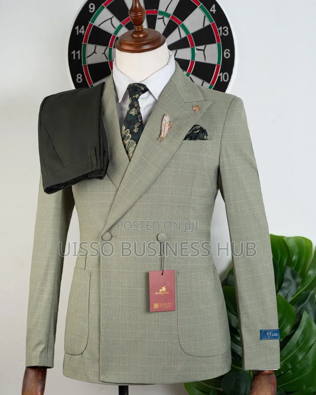 Classic Fashion Wearing Suit