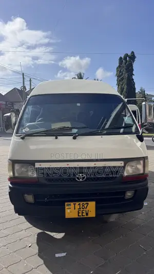 Toyota HiAce 2002 White