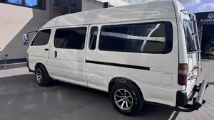 Toyota HiAce 2002 White