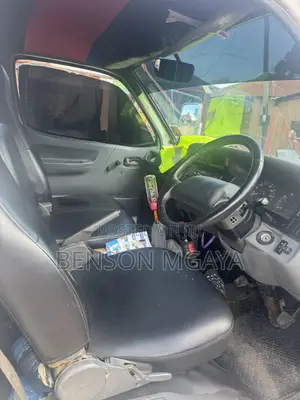 Toyota HiAce 2002 White