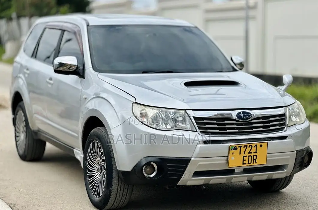 Subaru Forester 2010 Silver